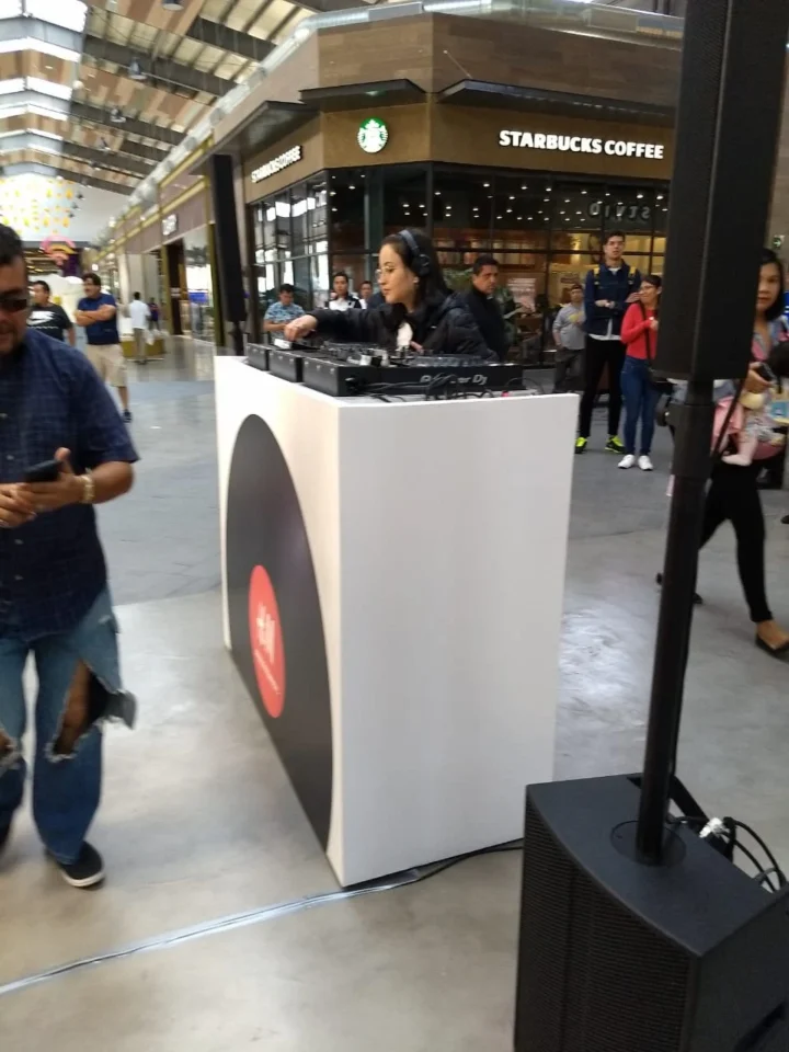 Renta de cabina dj para activación de marca en puebla
