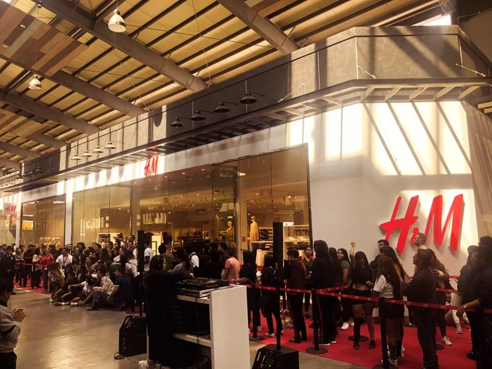 Renta de equipo audiovisual para inauguración de tiendas
