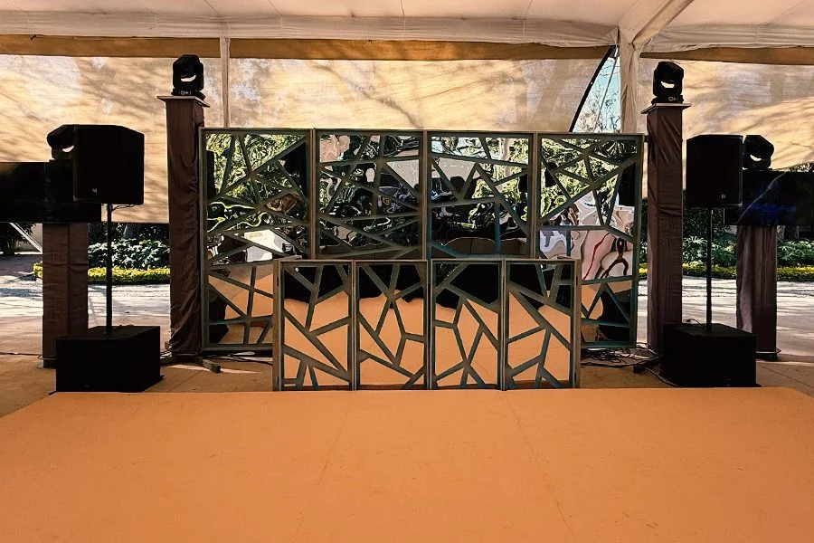 Montaje Temático DJ de espejos con vista de día