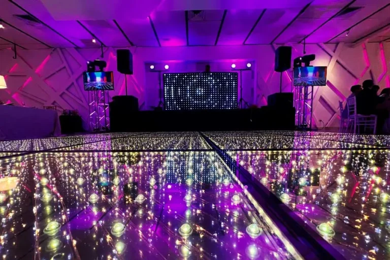 pista-de-baile-led-para-bodas-con-dj-y-luces-en-salon-elegante