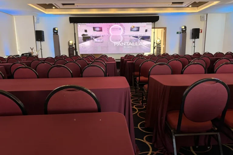 soluciones-audiovisuales-para-eventos-empresariales-y-conferencias-montaje-de-pantalla-y-sonido